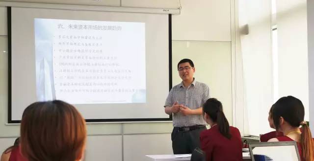 東方龍商務(wù)堅持每月首日封閉培訓(xùn),精心打造高績效專業(yè)委托招商團隊 東方龍商務(wù)堅持每月首日封閉培訓(xùn),精心打造高績效專業(yè)委托招商團隊