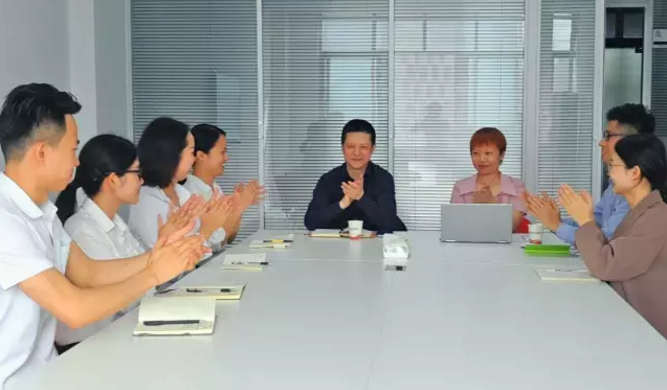 東方龍商務(wù)深圳分公司正式啟動運(yùn)營服務(wù),為實現(xiàn)公司5+6戰(zhàn)略布局邁出重要一步 東方龍商務(wù)深圳分公司正式啟動運(yùn)營服務(wù),為實現(xiàn)公司5+6戰(zhàn)略布局邁出重要一步