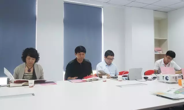 東方龍商務(wù)舉行新型工業(yè)協(xié)作型機器人投資選址項目的對接會