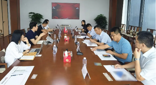 陪同政府園區(qū)赴高端芯片投資選址項(xiàng)目方對(duì)接考察，探討項(xiàng)目細(xì)節(jié)，力促合作落實(shí)