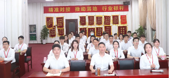 舉行新員工職業培訓，加強行業認知，塑造職業化心態，打造委托招商引資第一團隊！