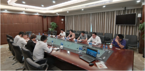 陪同政府園區(qū)前往高端商業(yè)綜合體投資選址項(xiàng)目對(duì)接考察，推動(dòng)商業(yè)整合化