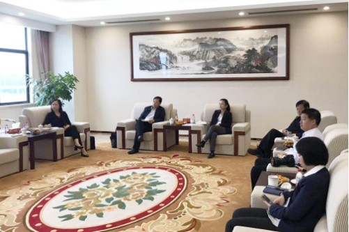 陪同政府園區(qū)對接考察高端包裝戶外型材投資選址項(xiàng)目，深化對接合作，推進(jìn)項(xiàng)目加快落地