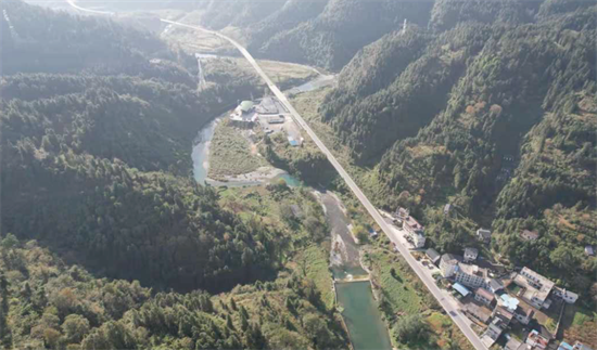集團(tuán)全力助推湖南吉首市委托招商招商引資，打造產(chǎn)業(yè)發(fā)展新地標(biāo)