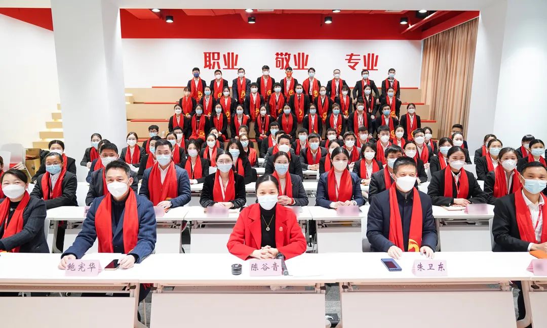 凝心聚力擔(dān)使命，奮楫揚(yáng)帆新征程！東方龍商務(wù)集團(tuán)舉行2022年度總結(jié)暨表彰大會(huì)