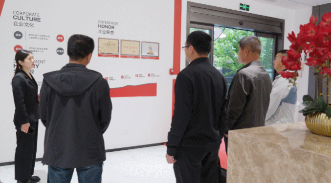 4月，集團(tuán)共接待了113家政府園區(qū)，其中最高單日來(lái)訪量達(dá)17家