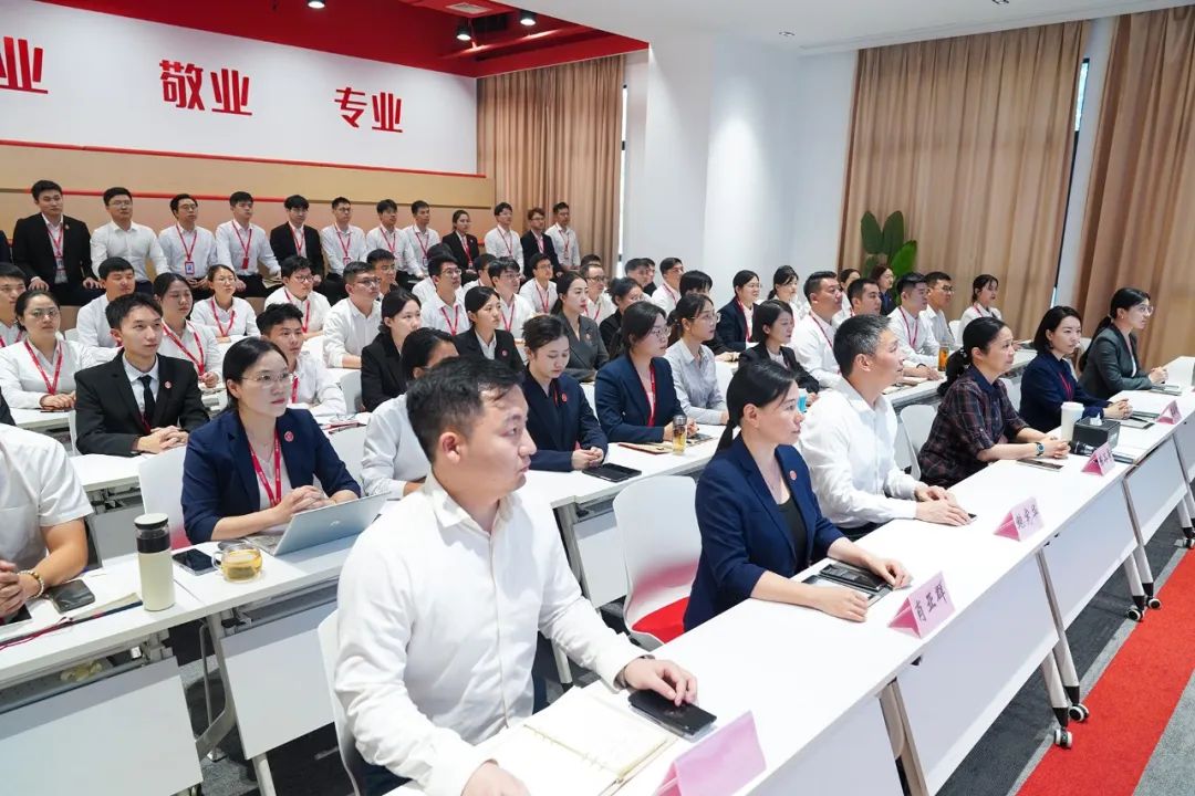 迎進(jìn)博，抓服務(wù)，東方龍商務(wù)再出擊！10月下旬，集團(tuán)共35個(gè)優(yōu)質(zhì)投資選址項(xiàng)目通過評估