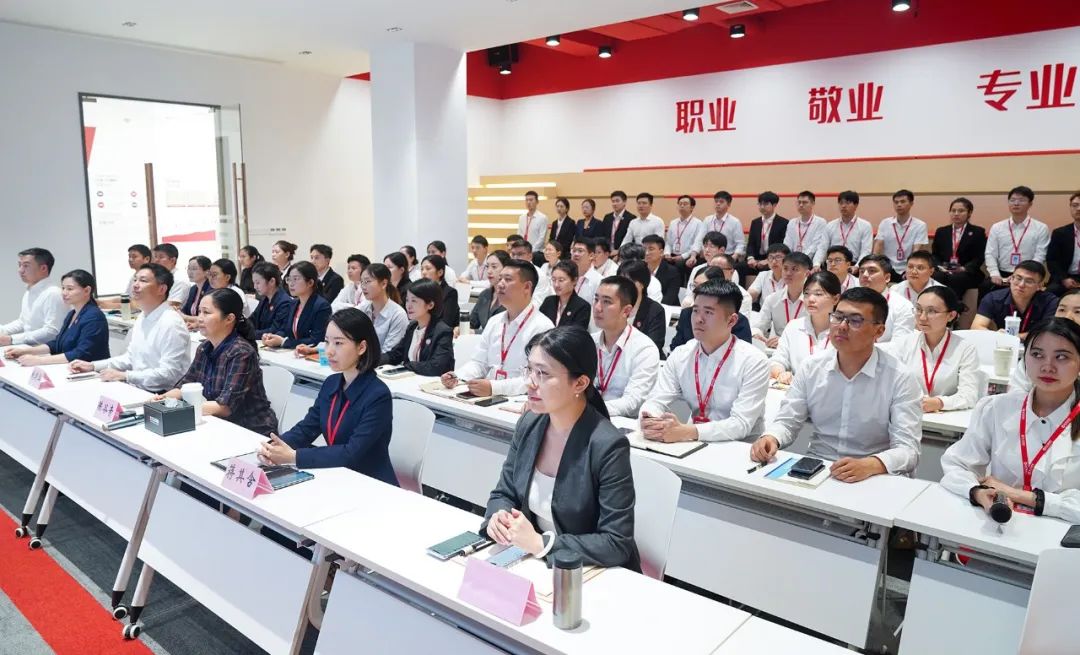 迎進(jìn)博，抓服務(wù)，東方龍商務(wù)再出擊！10月下旬，集團(tuán)共35個(gè)優(yōu)質(zhì)投資選址項(xiàng)目通過評估