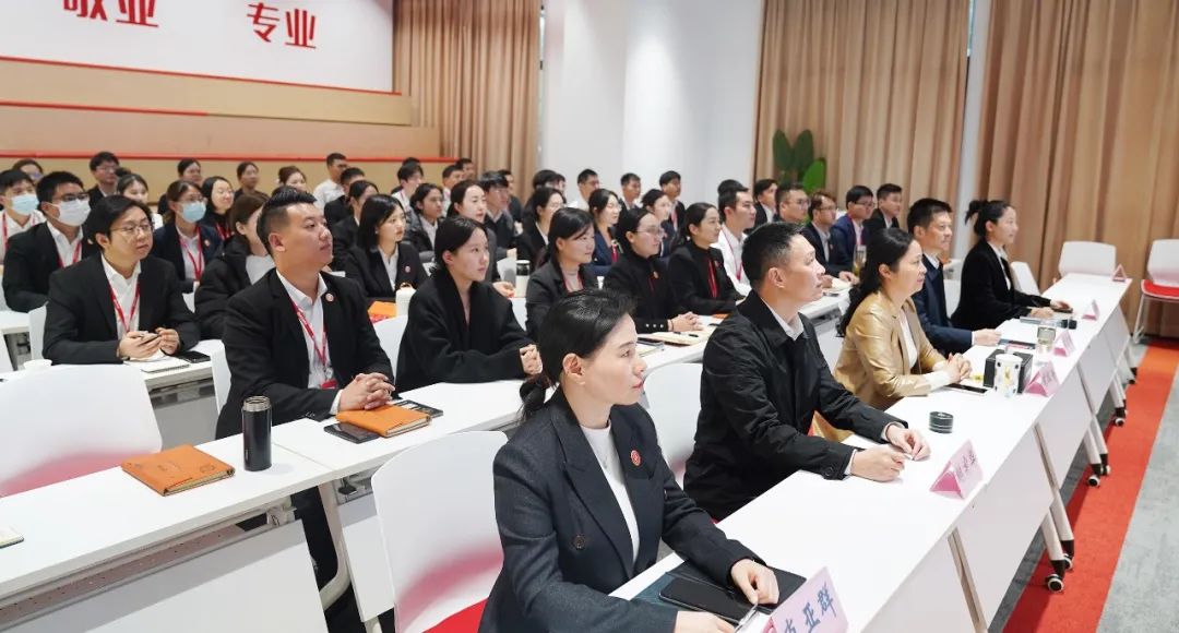 承接進(jìn)博效應(yīng)，推進(jìn)全球招商！11月上旬，集團(tuán)共40個(gè)優(yōu)質(zhì)投資選址項(xiàng)目通過評(píng)估