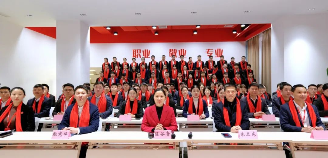 龍行龘龘，開拓新程！東方龍商務集團舉行成立10周年暨2023年度總結表彰大會