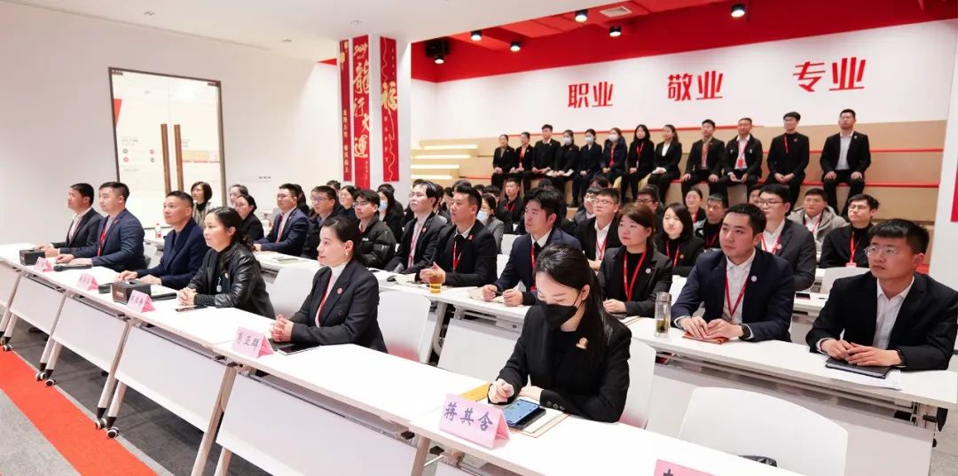 抓招商拼項(xiàng)目，奮力沖刺“開(kāi)門(mén)紅”！3月上旬，集團(tuán)共43個(gè)優(yōu)質(zhì)投資選址項(xiàng)目通過(guò)評(píng)估