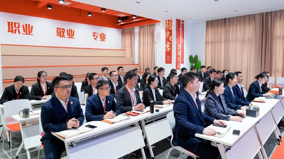 集團(tuán)召開一季度干部會(huì)議，分析項(xiàng)目開發(fā)突破方法，加大項(xiàng)目反向考察力度，明確“奔跑二季度”競賽主要目標(biāo)！