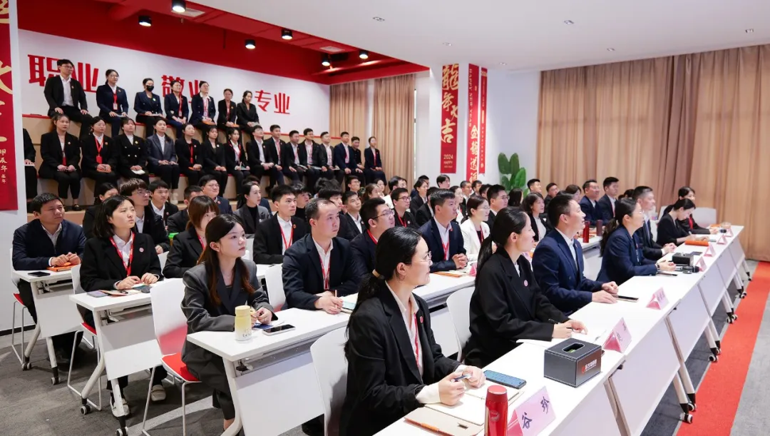 節(jié)前沖刺，含11家上市公司、國(guó)企央企、外資及500強(qiáng)企業(yè)對(duì)外布局項(xiàng)目！4月下旬，集團(tuán)共42個(gè)優(yōu)質(zhì)投資選址項(xiàng)目通過評(píng)估