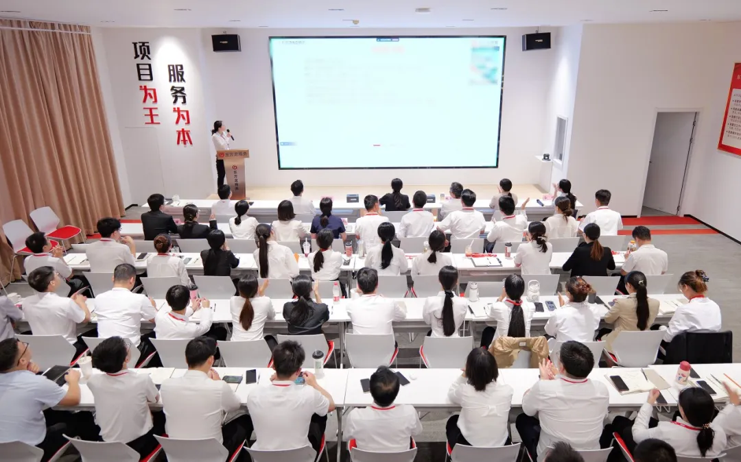 抓好項(xiàng)目開發(fā)先手棋，夯實(shí)項(xiàng)目落地硬支撐！9月上旬，集團(tuán)共33個優(yōu)質(zhì)投資選址項(xiàng)目通過評估