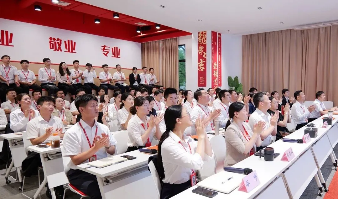 抓好項(xiàng)目開發(fā)先手棋，夯實(shí)項(xiàng)目落地硬支撐！9月上旬，集團(tuán)共33個優(yōu)質(zhì)投資選址項(xiàng)目通過評估