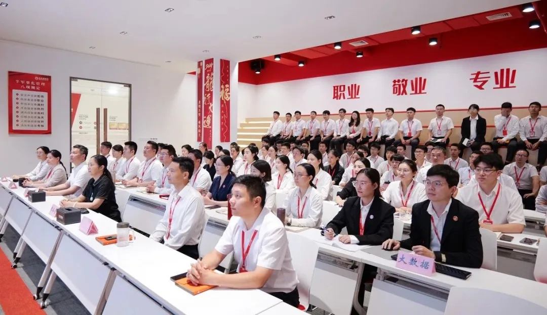 抓好項(xiàng)目開發(fā)先手棋，夯實(shí)項(xiàng)目落地硬支撐！9月上旬，集團(tuán)共33個優(yōu)質(zhì)投資選址項(xiàng)目通過評估
