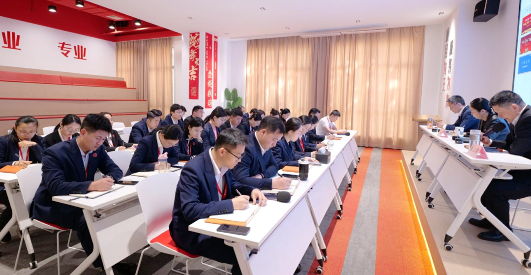 上海東方龍商務集團召開一季度干部會議，剖析發(fā)展現(xiàn)狀，明確“奔跑二季度”沖刺方向