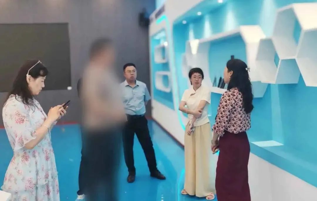 細分領域“單項冠軍”企業！高端柔性電子擴建投資選址項目方反向考察四川某地方政府