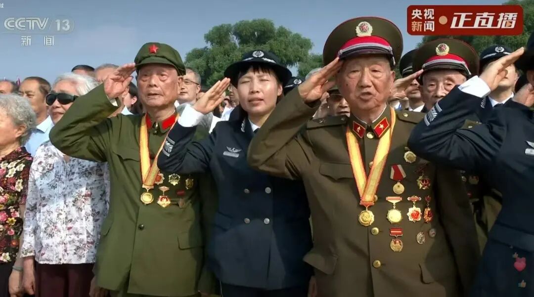 熱血沸騰！上海東方龍商務集團組織全體員工觀看九三閱兵現場直播